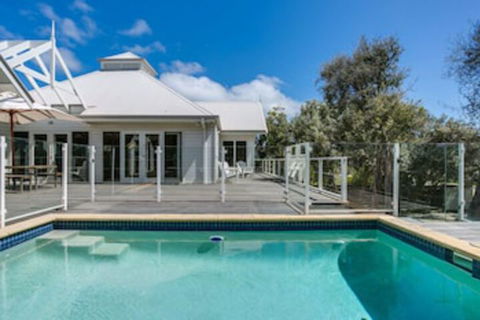 Perfect Blairgowrie Beach House - Mackay Tourism 0