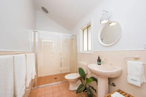 Peppertree Hill Luxury Farm Accomodation - Mackay Tourism 6