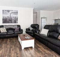 4 Bedroom Inner City Townhouse  Sleeps 9 - Mackay Tourism