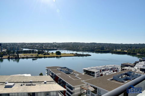 Designer Waterfront Home SH1206 - Mackay Tourism 1