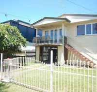 Spacious 2-Storey Home By The Bay Sleeps 12 - Mackay Tourism