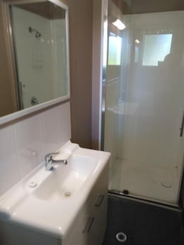 Irish Club Accommodation - Mackay Tourism 5