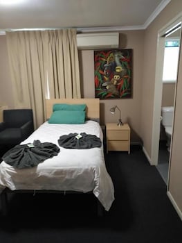 Irish Club Accommodation - Mackay Tourism 3
