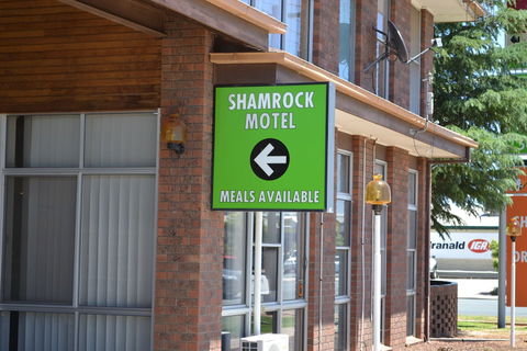 Shamrock Hotel Motel Balranald - Mackay Tourism 0