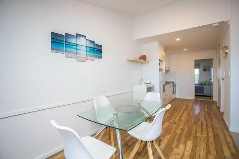 Scarborough Seaside Apartment 121 - Mackay Tourism 1