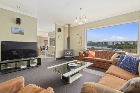 Manfield City Waterfront View Cottage - Mackay Tourism 4
