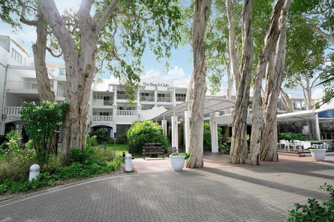 Peppers Beach Club Penthouse - Mackay Tourism 1