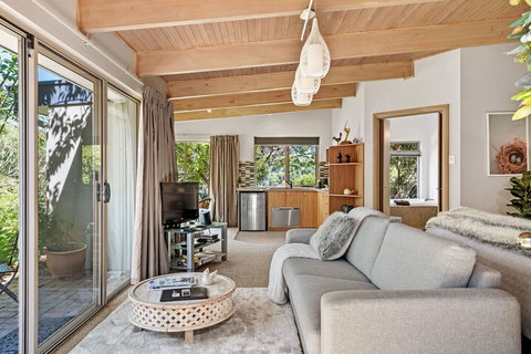 Adelaide Hills Retreats - Mackay Tourism 7