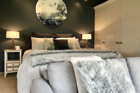 Adelaide Hills Retreats - Mackay Tourism 0