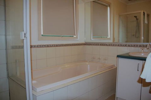 Mt Waverley Townhouses - Mackay Tourism 5