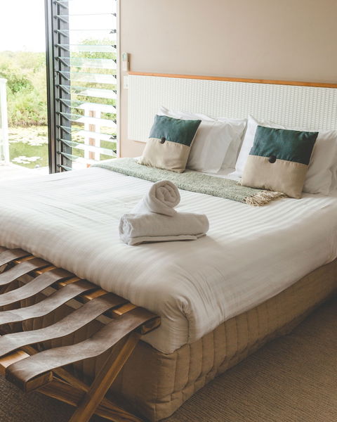 Caves Coastal Bar & Bungalows - Mackay Tourism 5