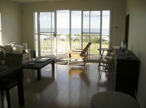 Caves Coastal Bar & Bungalows - Mackay Tourism 4