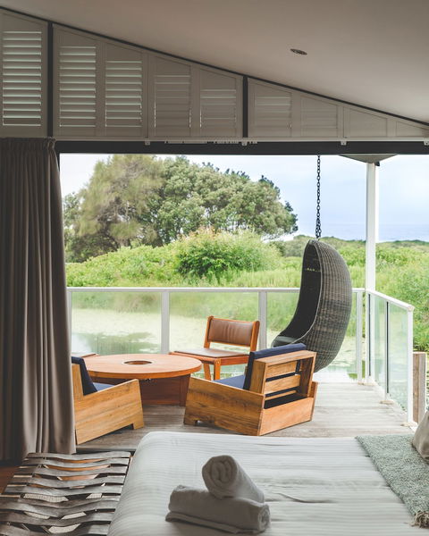 Caves Coastal Bar & Bungalows - Mackay Tourism 1