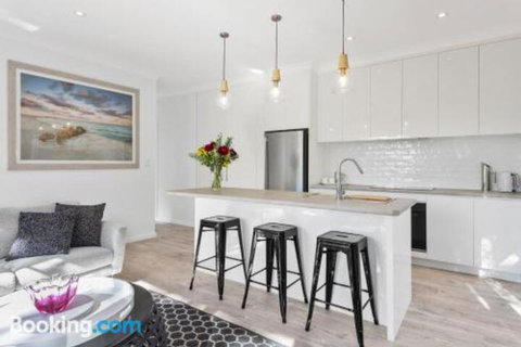 Avalon Tree House - Mackay Tourism 5