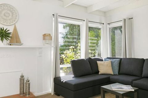 Mysa Anglesea Sleeps 7 WiFi Netflix Cafes Shops - Mackay Tourism 1