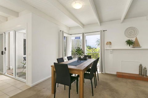 Mysa Anglesea Sleeps 7 WiFi Netflix Cafes Shops - Mackay Tourism 5