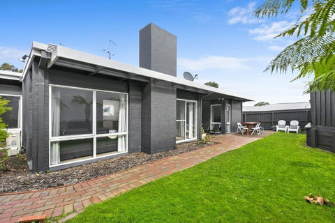 Mysa Anglesea Sleeps 7 WiFi Netflix Cafes Shops - Mackay Tourism 6
