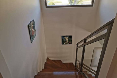 Serviced Waterfront Whole Villa - Mackay Tourism 5