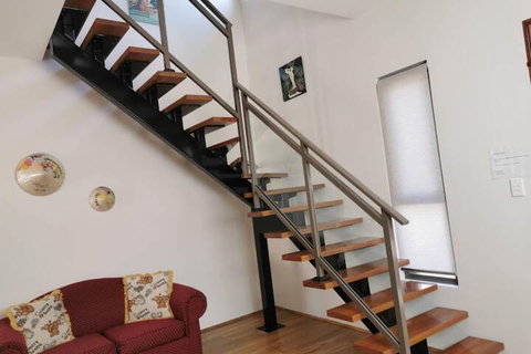 Serviced Waterfront Whole Villa - Mackay Tourism 4