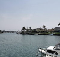 Serviced Waterfront Whole Villa - Mackay Tourism