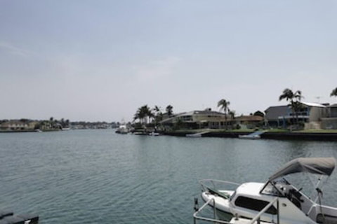 Serviced Waterfront Whole Villa - Mackay Tourism 0