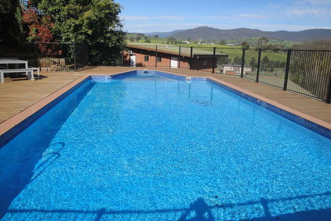 Delatite Apartments Merrijig - Mackay Tourism 1