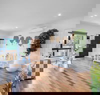 AUJOY 3 Bed Townhouse Burwood 1 - Mackay Tourism