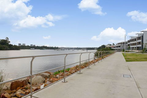 Peaceful Water Side Retreat With Huge Courtyard - Mackay Tourism 6