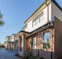 AUJOY 4 Bed Townhouse Burwood 2 - Mackay Tourism