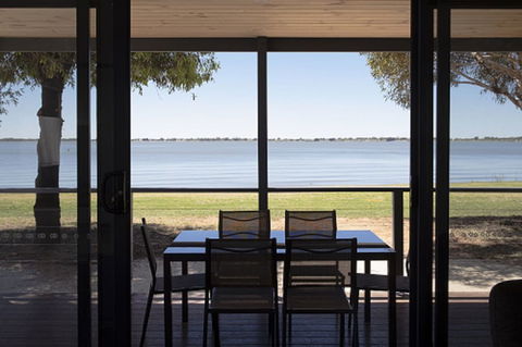 Lake Boga Caravan Park - Mackay Tourism 0