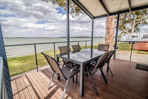 Lake Boga Caravan Park - Mackay Tourism 3