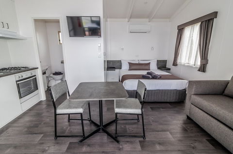 Lake Boga Caravan Park - Mackay Tourism 4