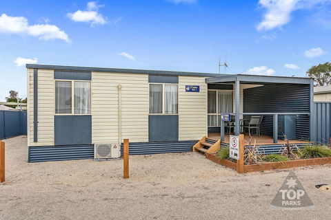 Lake Boga Caravan Park - Mackay Tourism 1