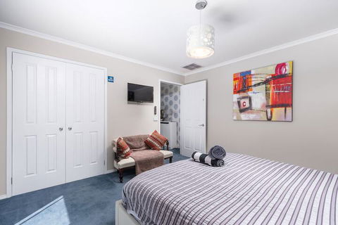 Essendon North B&B - Mackay Tourism 7