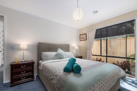 Essendon North B&B - Mackay Tourism 0