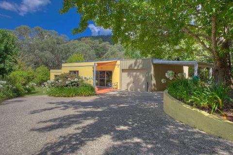 A Bach At Bright Bright VIC - Mackay Tourism 1