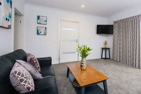 Albury Yalandra Apartment 3 - Mackay Tourism 3