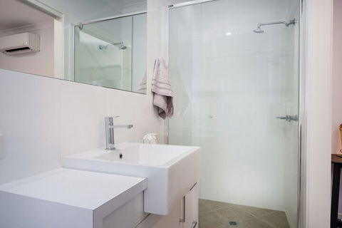 Albury Yalandra Apartment 1 - Mackay Tourism 3