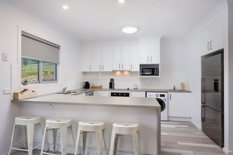 Albury Yalandra Apartment 1 - Mackay Tourism 5