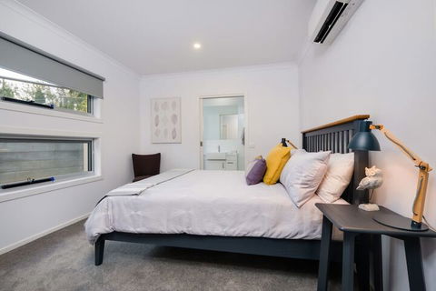 Albury Yalandra Apartment 1 - Mackay Tourism 6