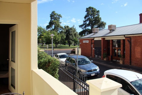 Adelaide Central Apartment - 3BR, 2Bath & Carpark - Mackay Tourism 6