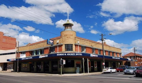 Horse And Jockey Hotel Homebush - Mackay Tourism 0