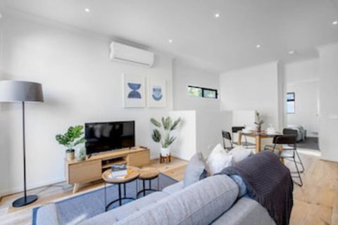 89 Fancy Doncaster Home - Mackay Tourism 0