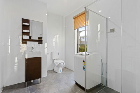 HomeHotel Cozy Duplex In Serene Suburb - Mackay Tourism 1