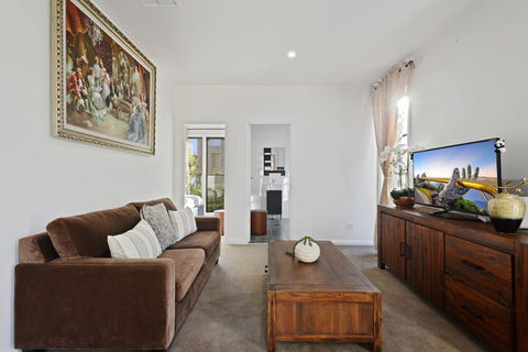HomeHotel Cozy Duplex In Serene Suburb - Mackay Tourism 4