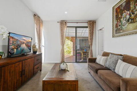 HomeHotel Cozy Duplex In Serene Suburb - Mackay Tourism 0