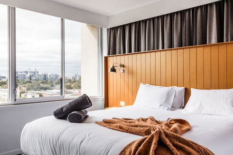 Exquisite 2 Bedroom Beach City Views - Mackay Tourism 7