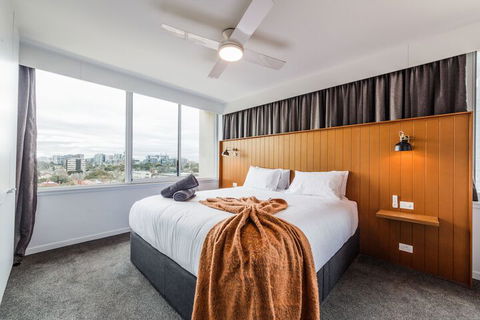 Exquisite 2 Bedroom Beach City Views - Mackay Tourism 5