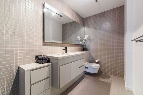 Exquisite 2 Bedroom Beach City Views - Mackay Tourism 3