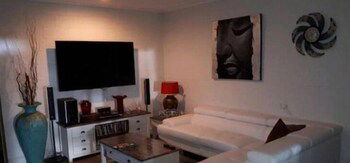 La Casa De Playa - Mackay Tourism 4
